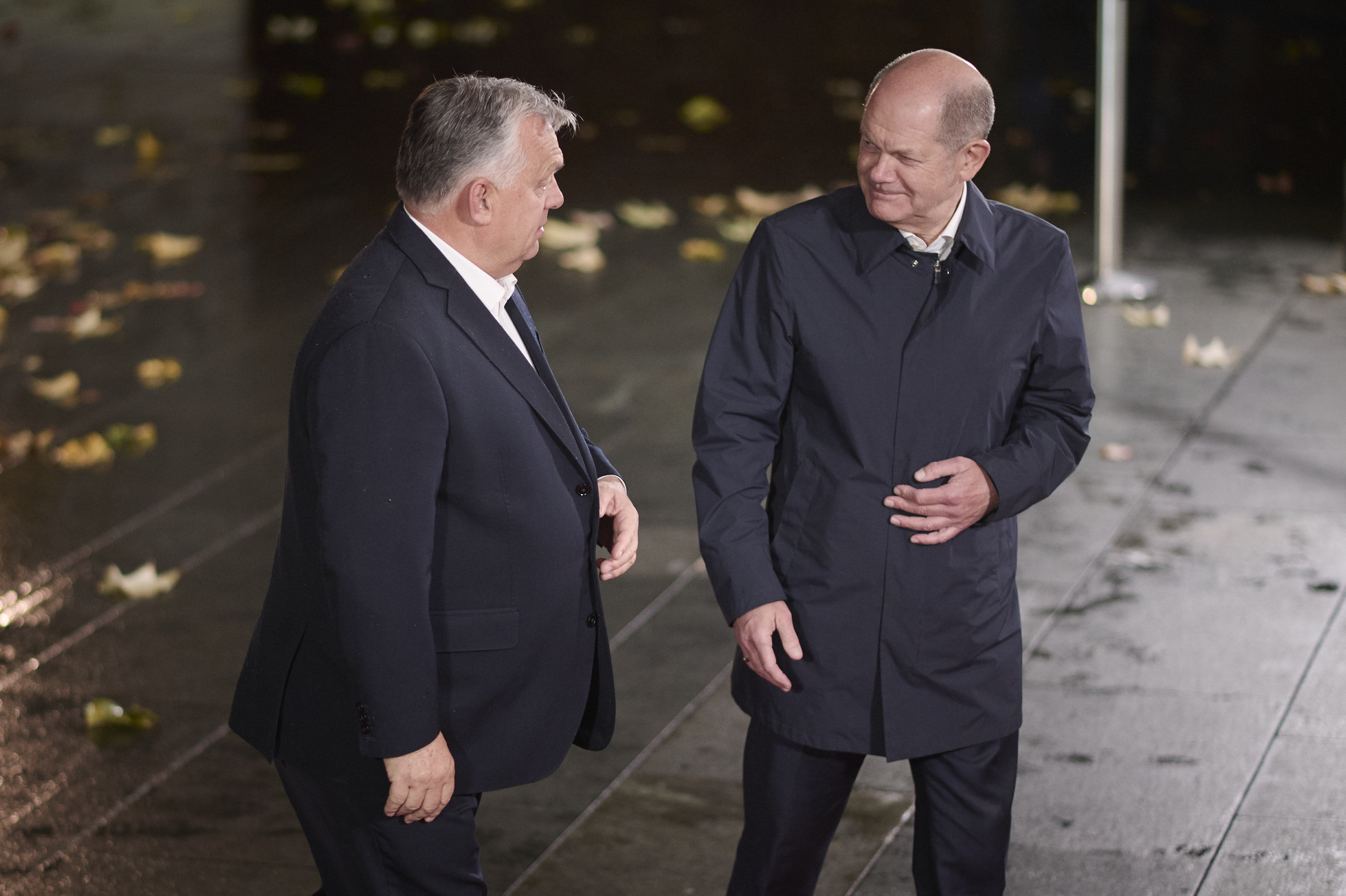 Berlin, Olaf Scholz begrüßt den Präsidenten des Europäischen Rates sowie sechs EU-Staats- und Regierungschefs