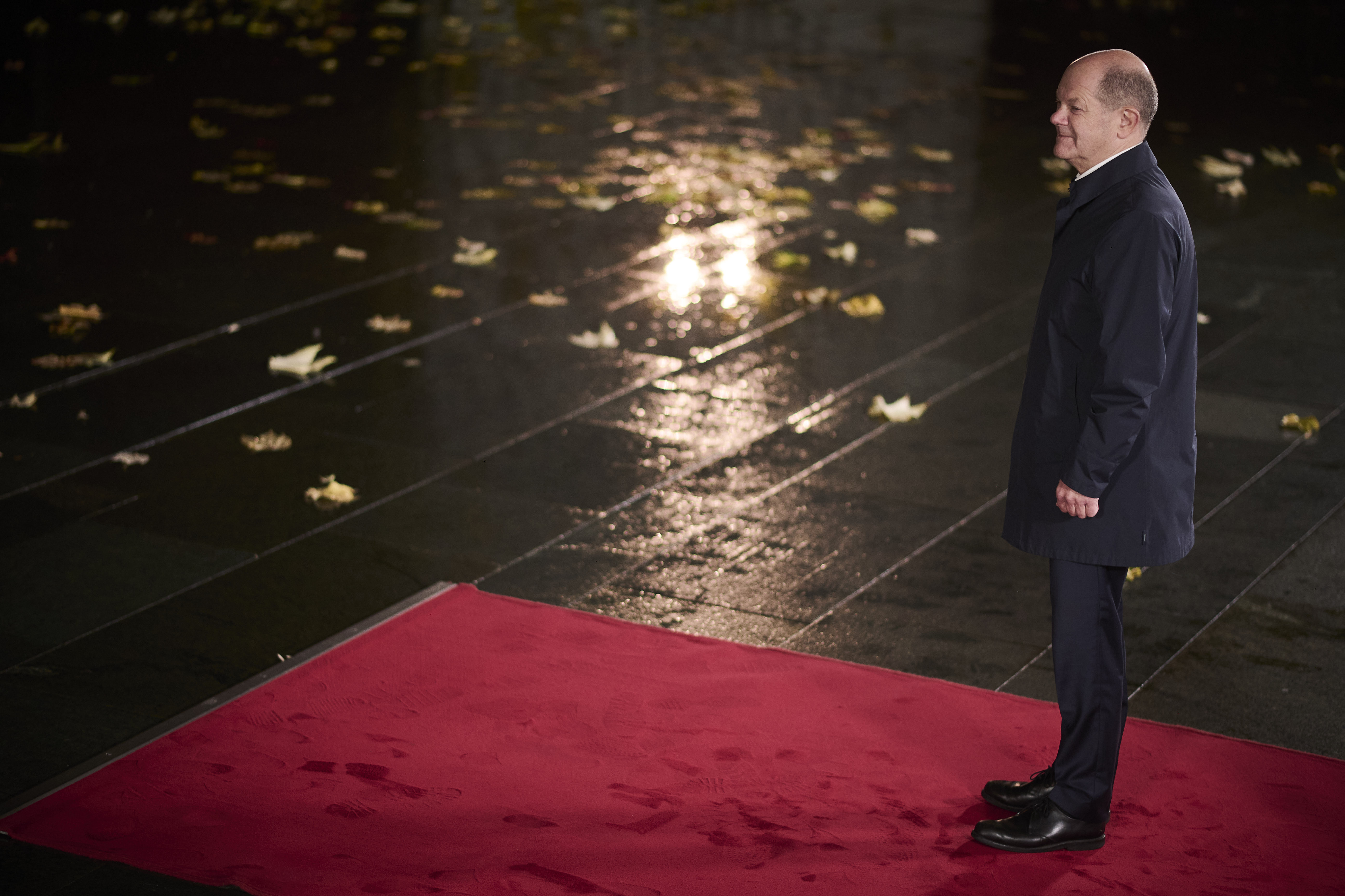 Berlin, Olaf Scholz begrüßt den Präsidenten des Europäischen Rates sowie sechs EU-Staats- und Regierungschefs