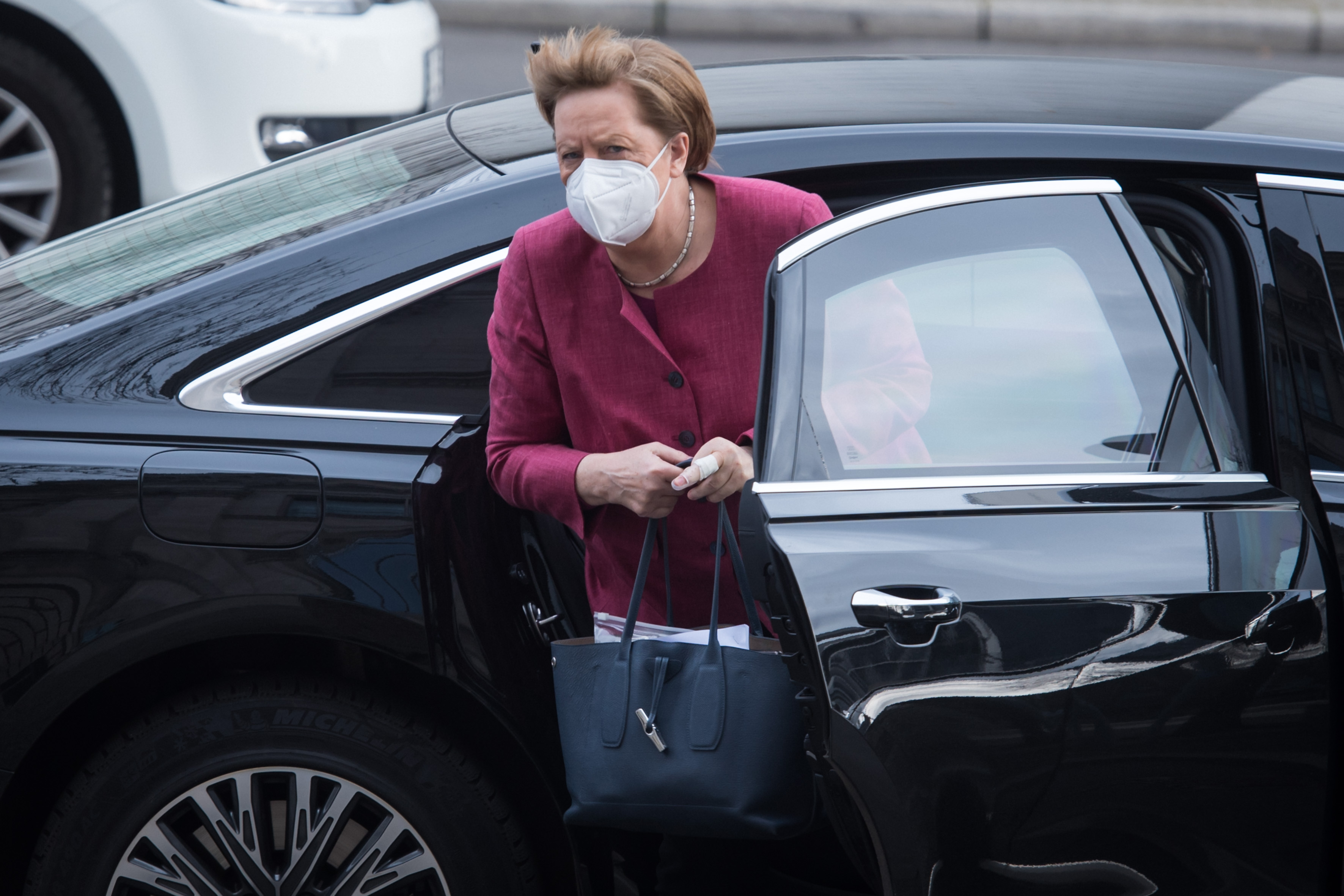 20210416_AdoraPress_MerkelBundestag_55